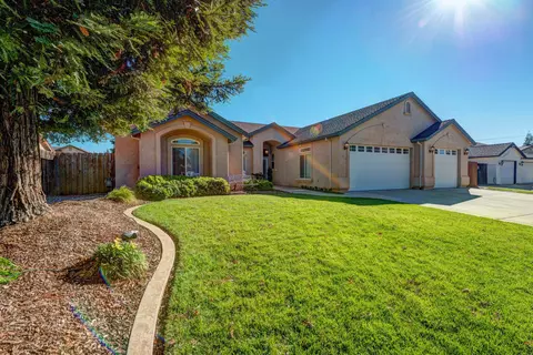 5029 Lost Creek Ct, Redding, CA 96002 photo 2