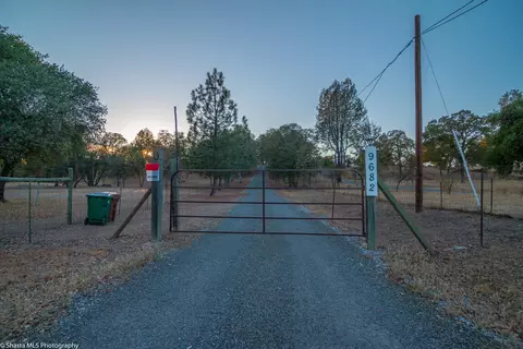 9682 Winegar Rd, Redding, CA 96003 photo 2