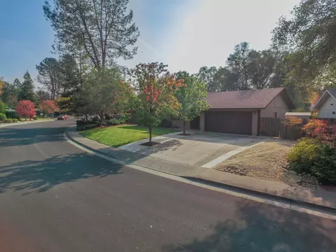 1070 Belcrest Dr, Redding, CA 96003 photo 5