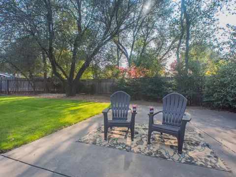 1070 Belcrest Dr, Redding, CA 96003 photo 2
