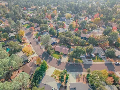 1070 Belcrest Dr, Redding, CA 96003 photo 9