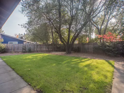 1070 Belcrest Dr, Redding, CA 96003 photo 57