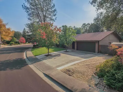 1070 Belcrest Dr, Redding, CA 96003 photo 3
