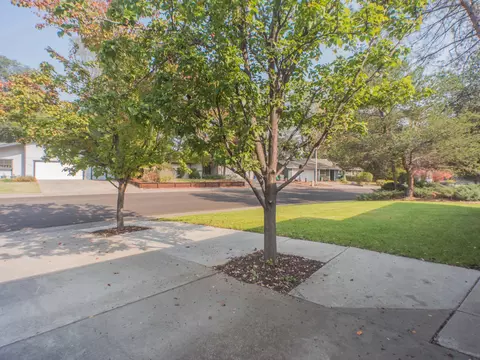 1070 Belcrest Dr, Redding, CA 96003 photo 10