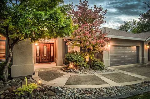 2336 Cumberland Dr, Redding, CA 96001 photo 2