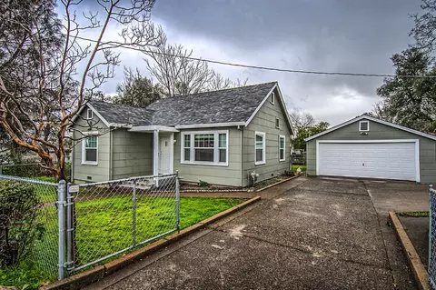 1423 Spruce St, Redding, CA 96001 photo 1