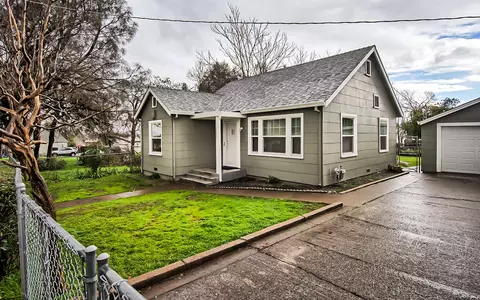 1423 Spruce St, Redding, CA 96001 photo 2