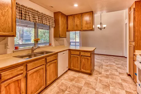 1766 Marlene Ave, Redding, CA 96002 photo 3