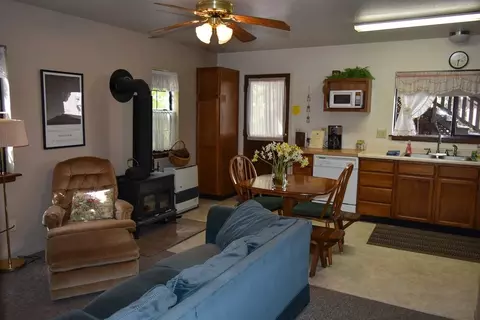 204 E Hinckley St, Mount Shasta, CA 96067 photo 8