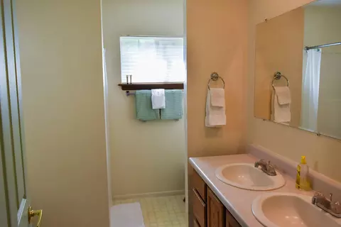 204 E Hinckley St, Mount Shasta, CA 96067 photo 12