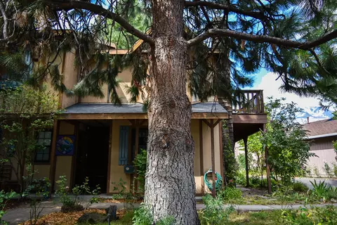 204 E Hinckley St, Mount Shasta, CA 96067 photo 3