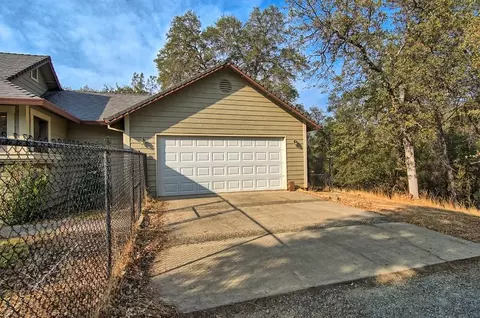 7826 Castle View Ln, Redding, CA 96001 photo 4