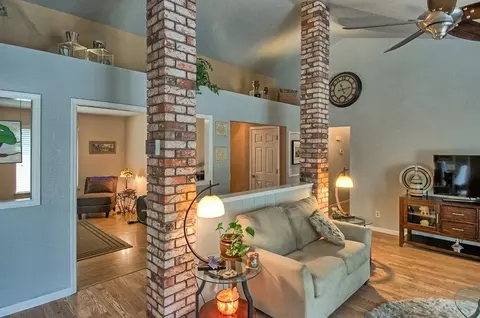 7826 Castle View Ln, Redding, CA 96001 photo 9