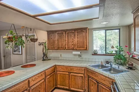 7826 Castle View Ln, Redding, CA 96001 photo 17