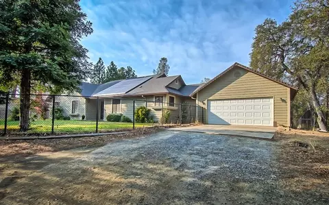 7826 Castle View Ln, Redding, CA 96001 photo 2