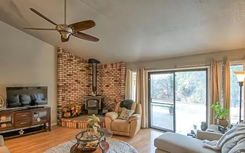 7826 Castle View Ln, Redding, CA 96001 photo 10