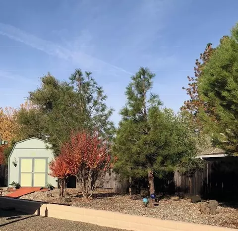 378 Rosewood Dr, Redding, CA 96003 photo 4