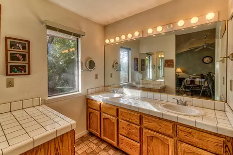 2724 Summerbreeze Pl, Redding, CA 96001 photo 23