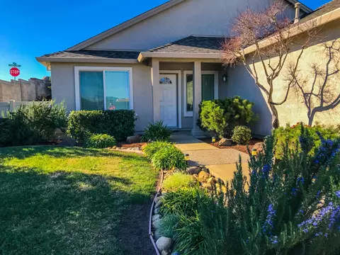 502 River Park Dr, Redding, CA 96003 photo 2