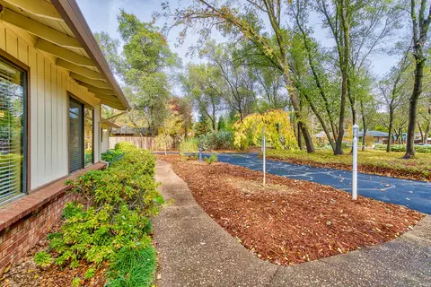 4350 Alta Campo Dr, Redding, CA 96002 photo 3