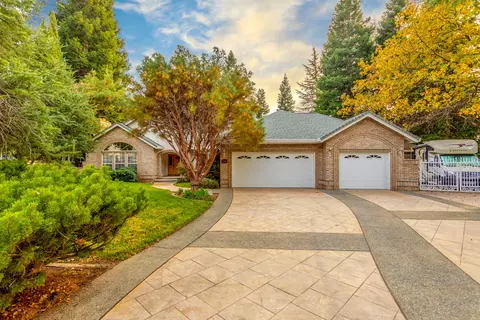 2443 Pinion Ct, Redding, CA 96002 photo 2