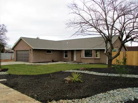 1045 Deodar Way, Redding, CA 96003 photo 2