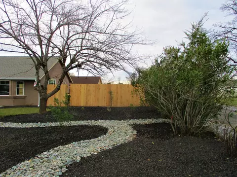 1045 Deodar Way, Redding, CA 96003 photo 4