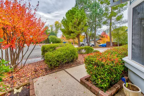 5550 Trish Ct, Redding, CA 96003 photo 4