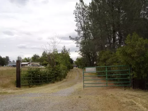 17072 Roy Ln, Anderson, CA 96007 photo 2