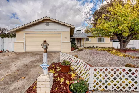 2126 Wilder Dr, Redding, CA 96001 photo 1