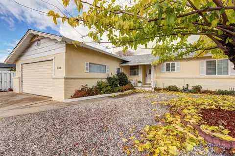2126 Wilder Dr, Redding, CA 96001 photo 2