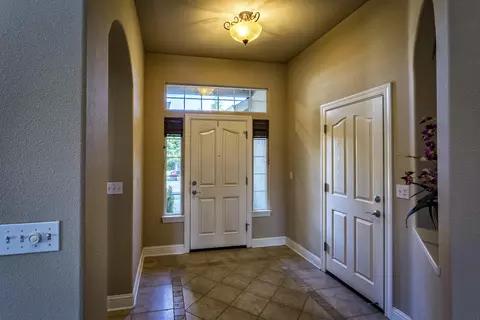 508 Casa Buena St, Redding, CA 96003 photo 4