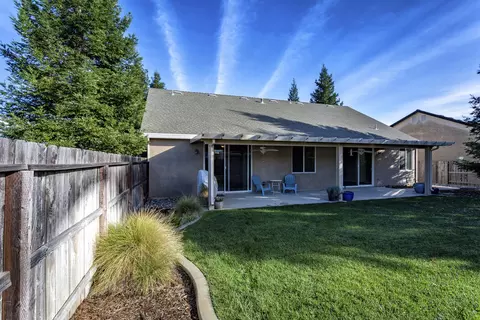 508 Casa Buena St, Redding, CA 96003 photo 2