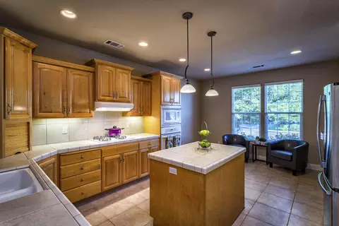 508 Casa Buena St, Redding, CA 96003 photo 5
