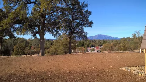 828 Butternut Trl, Redding, CA 96003 photo 4
