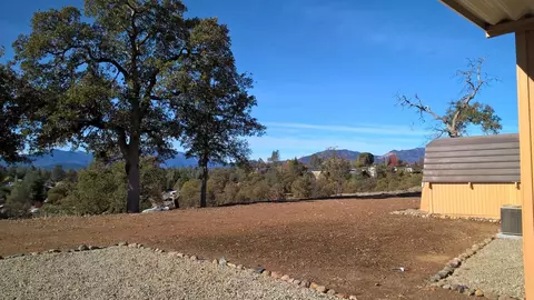 828 Butternut Trl, Redding, CA 96003 photo 6