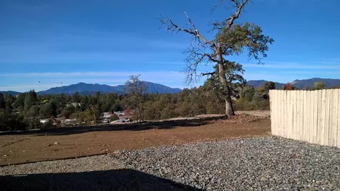 828 Butternut Trl, Redding, CA 96003 photo 7