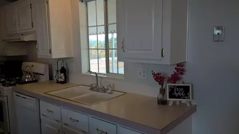 828 Butternut Trl, Redding, CA 96003 photo 12
