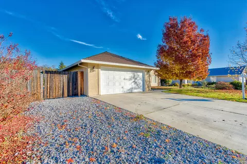 2662 Rhinestone Way, Redding, CA 96001 photo 2