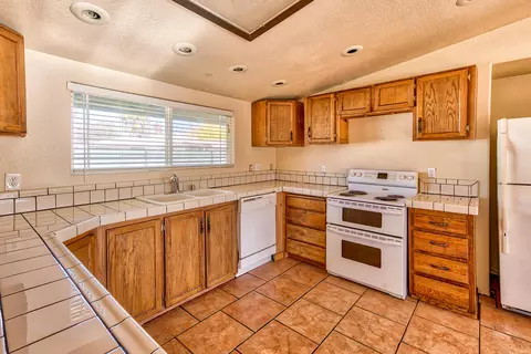 5758 Cascade Dr, Redding, CA 96003 photo 4
