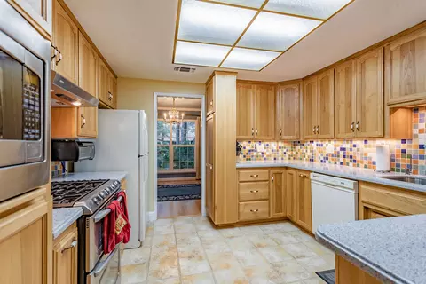 2522 Clara Ct, Redding, CA 96002 photo 8