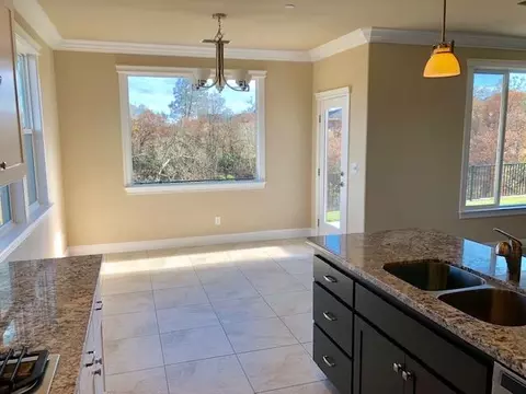 223 Mill Valley Pkwy, Redding, CA 96003 photo 4
