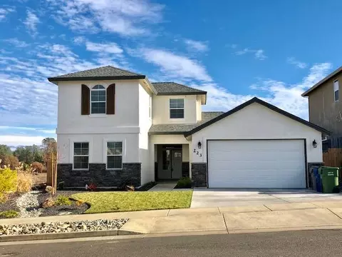 223 Mill Valley Pkwy, Redding, CA 96003 photo 1