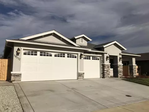 19572 Carnegie Dr, Redding, CA 96003 photo 2