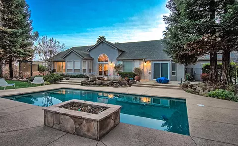 15470 Middletown Park Dr, Redding, CA 96001 photo 2