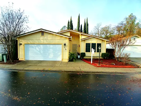 416 Mammoth Path, Redding, CA 96003 photo 2