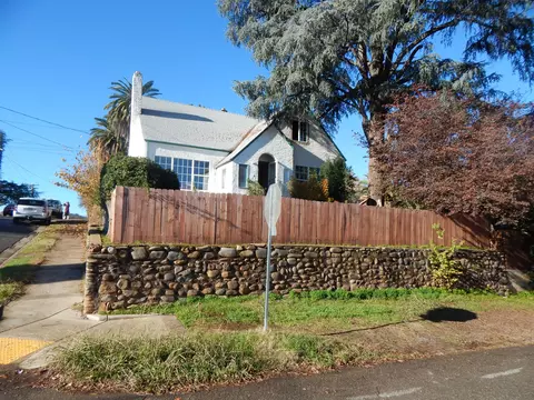 1260 Willis St, Redding, CA 96001 photo 1