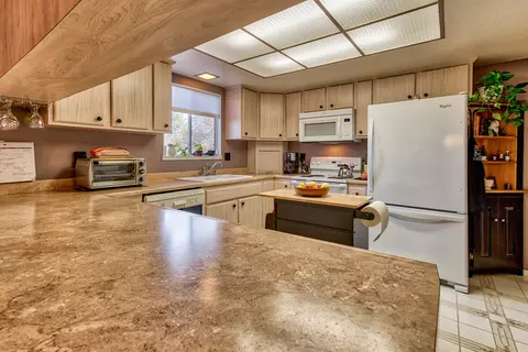 3410 Topaz Ct, Redding, CA 96001 photo 3