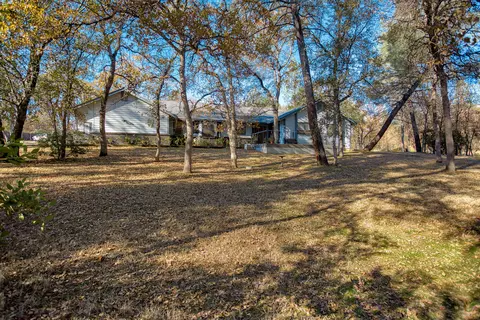 16582 Vladimir Ct, Redding, CA 96001 photo 3
