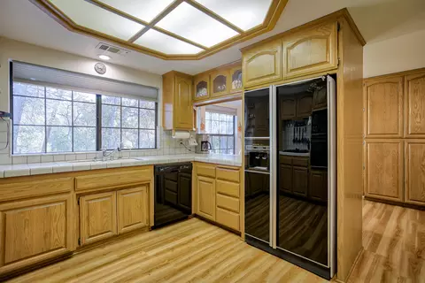 16582 Vladimir Ct, Redding, CA 96001 photo 9
